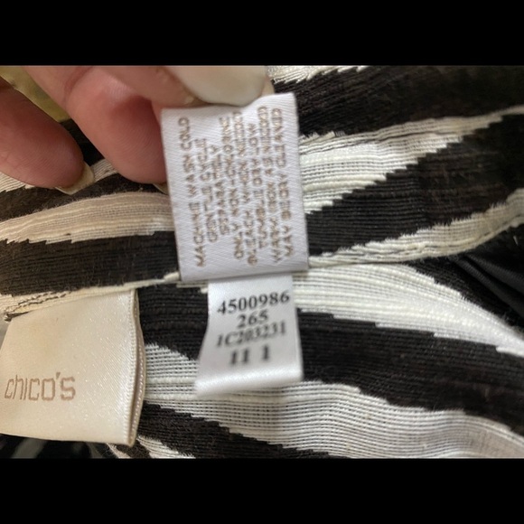 Chico's Black & White Zebra Print Blazer Hook & Eye Closure Chico’s Size 0 - Picture 9 of 9
